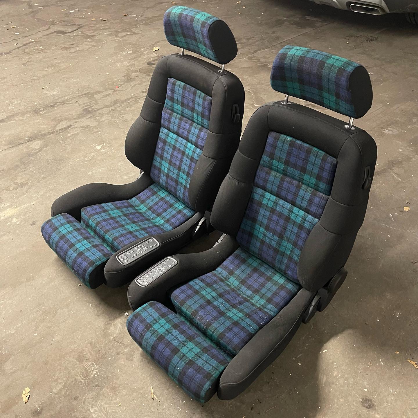 7 Recaro DSE Seats - Image 1